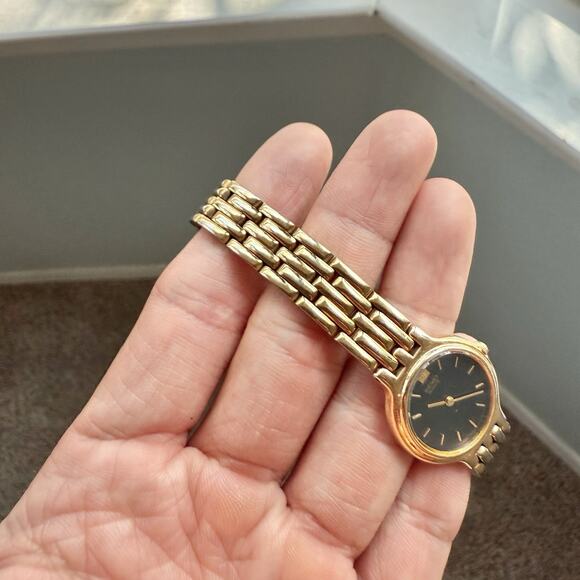 Vintage Ladies Seiko 1N00-0A99 BLACK Dial 22mm Gold Tone Dainty Stainless Watch - Picture 3 of 9